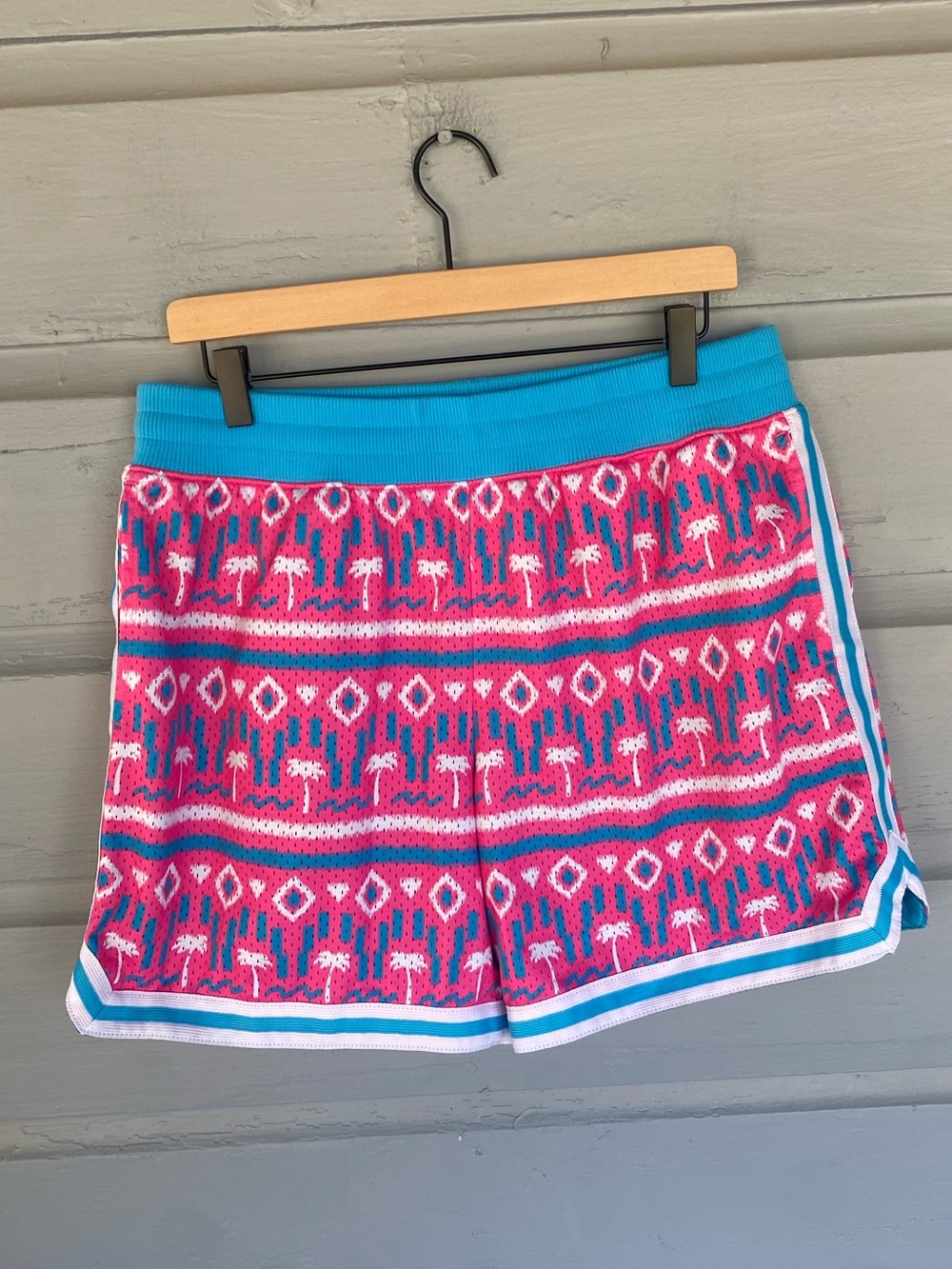 Chubbies Men’s Pink & Blue Palm Tree Shorts XL
